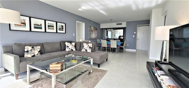 Foto del edificio - 3731 N Country Club Dr