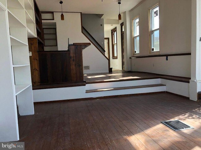 Building Photo - 4201 Terrace St