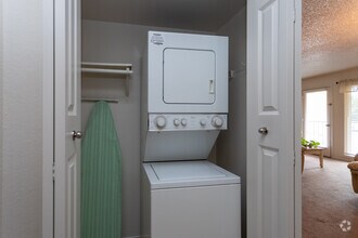 2BR, 1BA - 1000 SF - Colony Hills Apartments