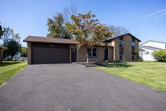 Foto del edificio - 202 Spring Tree Ln