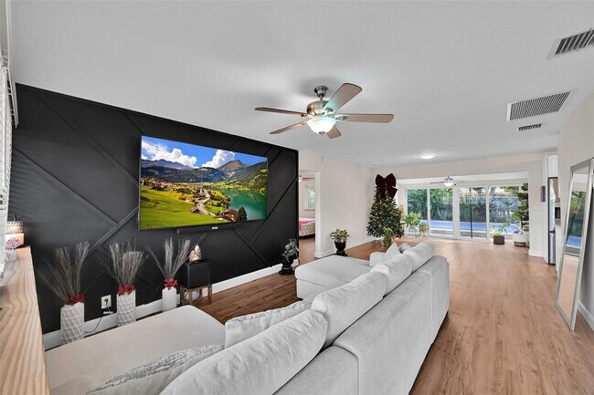 Foto del edificio - 5708 NW 24th St