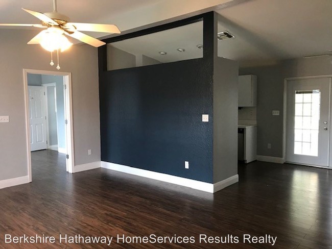 Building Photo - 3823 Springlake Village Ct