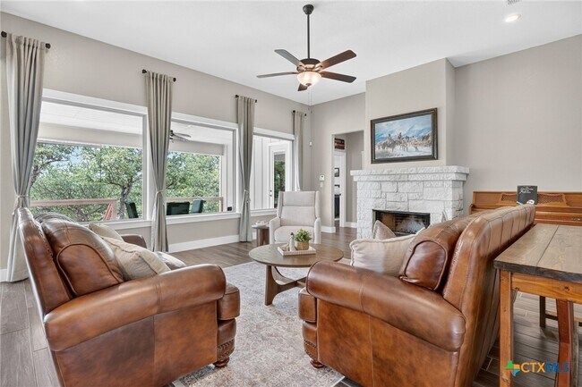 Building Photo - 876 Primrose Path