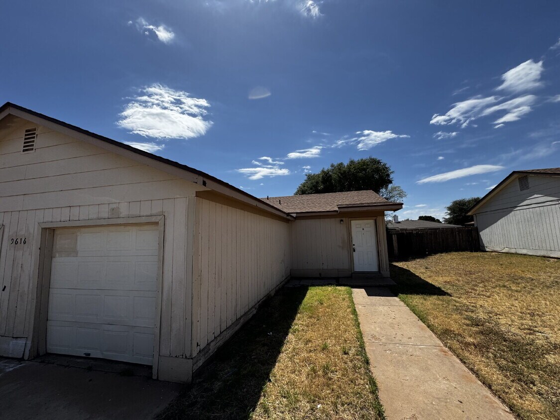 Foto principal - Duplex Located West Of University Near Par...