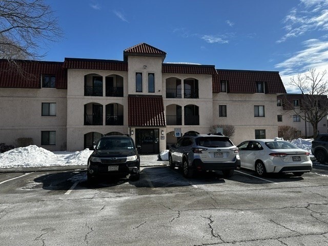 Building Photo - 685 Oak St