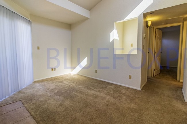 Building Photo - 2 Bedroom in Copper Star Condominium UPSTAIRS