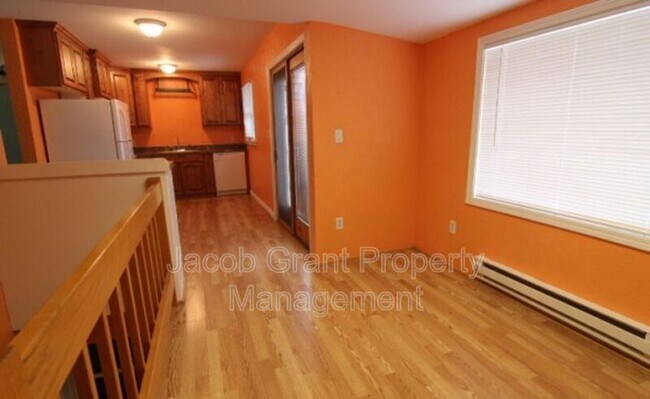 Building Photo - 215 Alpine Dr