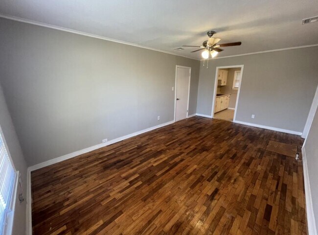 Foto del edificio - 815 16th Ave NW