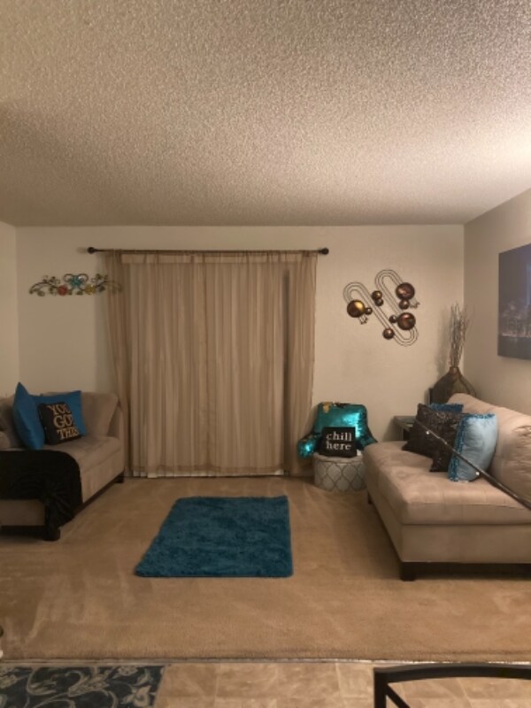 Foto principal - 7336 Greenhaven Dr