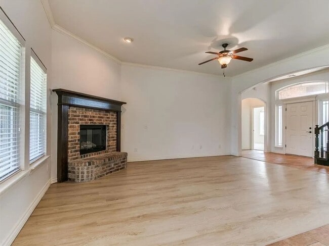 Building Photo - Spacious 4 Bed 2 Bath + Bonus Room In Edmond