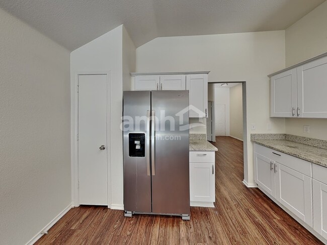 Building Photo - 1009 Whistle Stop Dr