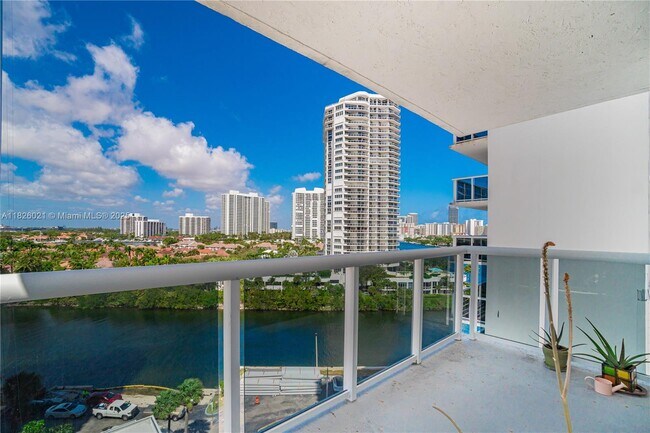 Foto del edificio - 20515 E Country Club Dr