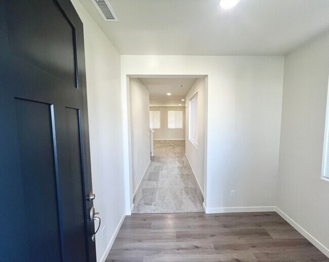 Foto del edificio - AVAILABLE NOW! 3BD 2.5 BATH TUMWATER LIVING