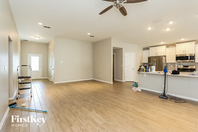 Building Photo - 4121 Emilio Ln