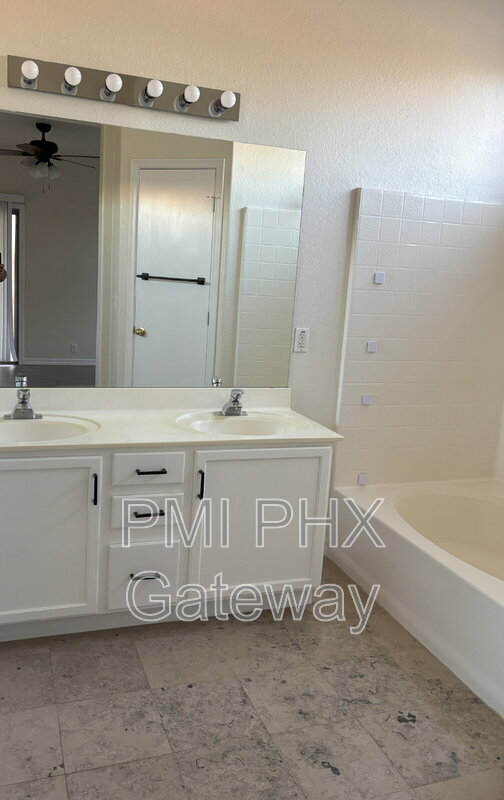 Foto del edificio - 1234 S Parkcrest Ct
