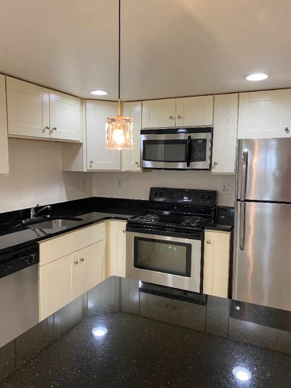 Primary Photo - 1341 Newton St NW