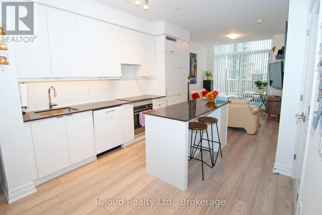 Building Photo - 36 Elm Dr W