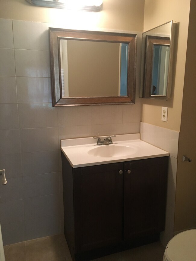 Building Photo - 6760 Palmetto Cir S