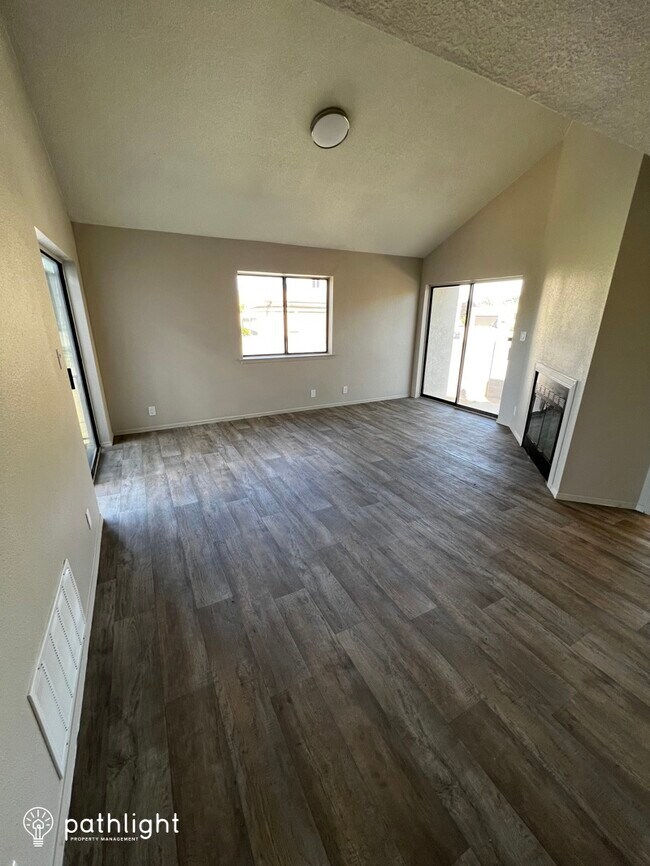 Building Photo - 4924 Indigo Dr NW