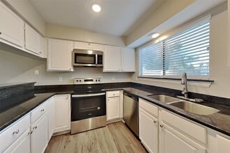 Building Photo - 8022 Pine Falls Dr