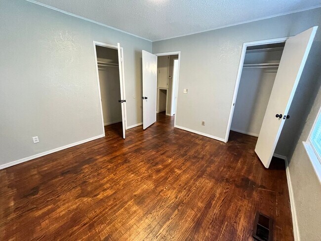 Building Photo - 3808 Cashion Pl