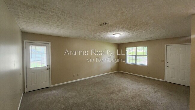 Building Photo - 1050 Greendale Ln