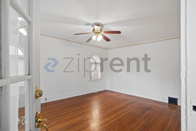 Foto del edificio - 148 Clayton Ave