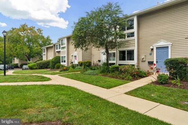 Building Photo - 290 Hilltop Ln