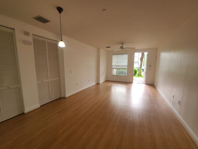 Building Photo - 1 BED 1 BATH APARTMENT | FT. LAUDERDALE