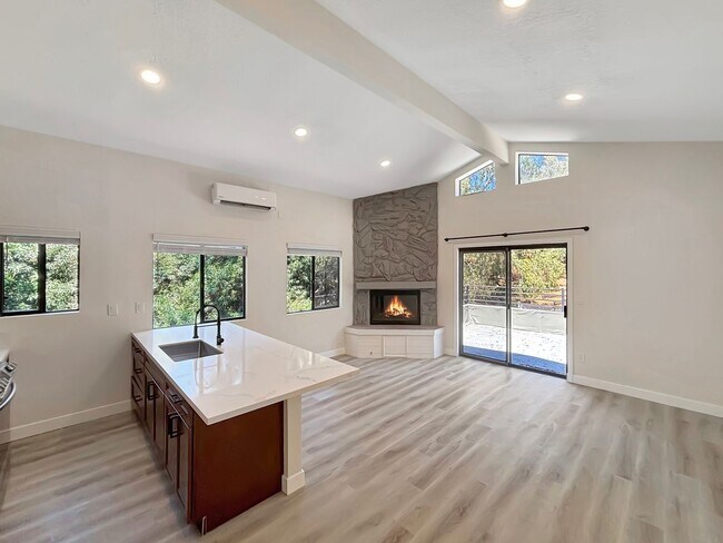 Foto del edificio - Charming 2BD/2BA Home in North Park W/ W/D...