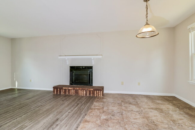 Building Photo - 17 Hollow Tree Ct