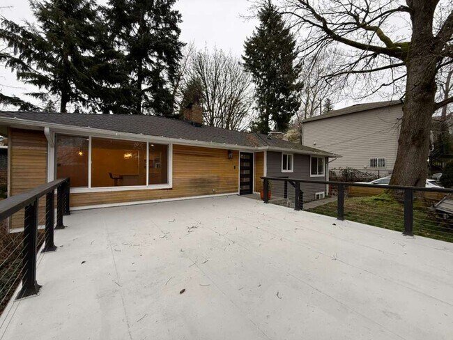 Foto del edificio - Stunning 4 Bed 3 Bathroom Home!