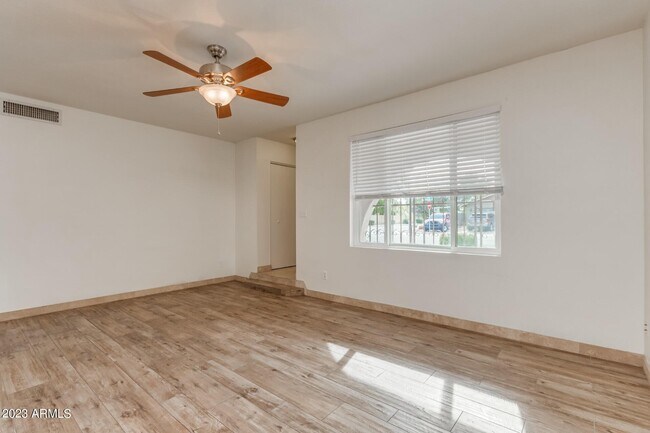 Foto del edificio - 2080 E Dunbar Dr