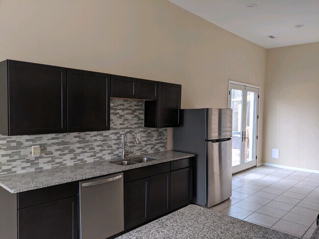 Foto del edificio - 3326 Ruckle St