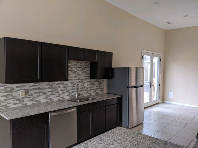 Building Photo - 3326 Ruckle St