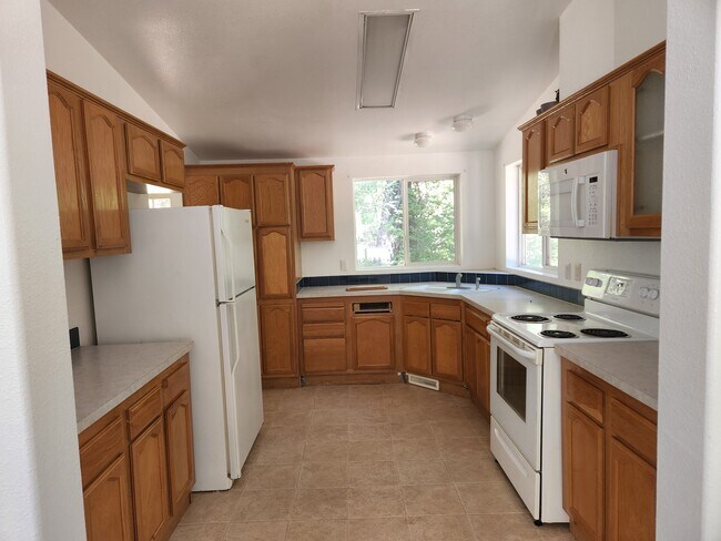 Building Photo - 260 Estabrook Ln