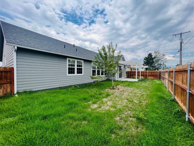 Foto del edificio - Newer Home - 3 Bedroom - 2 Bath - Hamilton