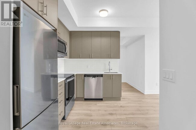 Building Photo - 3240-3240 William Coltson Ave