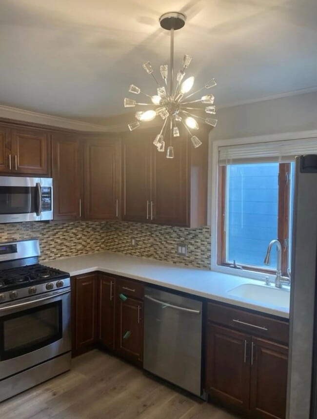 Foto del edificio - 77 Lovering Ave