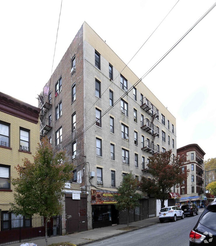 Foto del edificio - 2238 Adams Pl