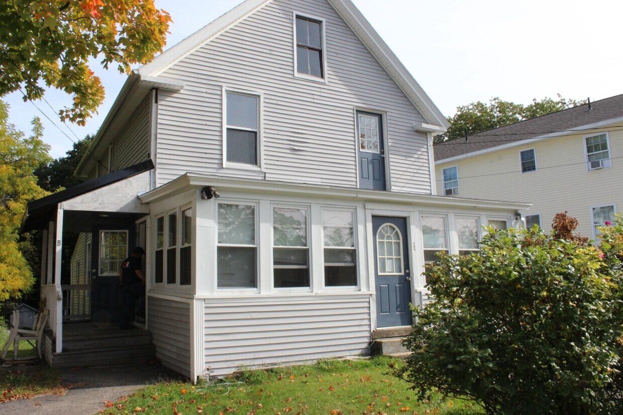 309 Mechanic St, Laconia, NH 03246 Room for Rent in Laconia, NH