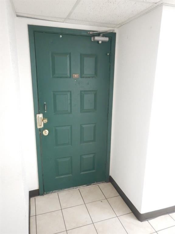 Building Photo - 2816 S Bartell Dr