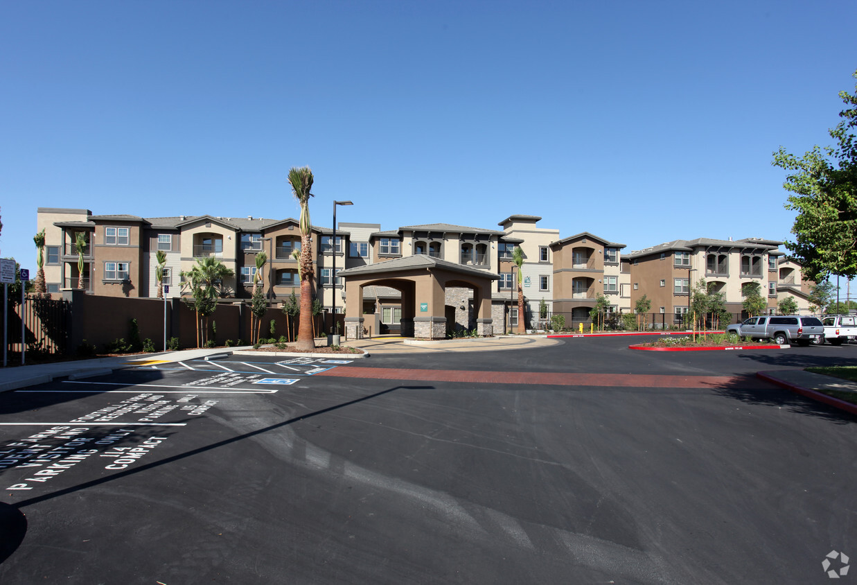 Foto del edificio - Foothill Farms Senior Apartments