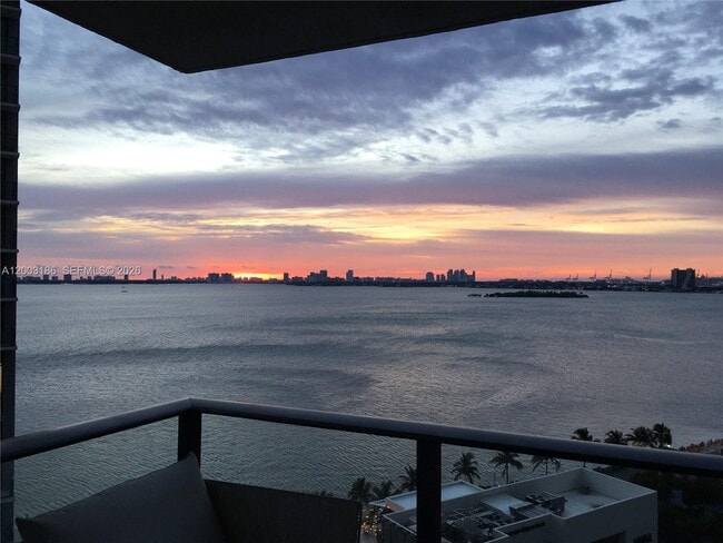 Foto del edificio - 650 NE 32nd St