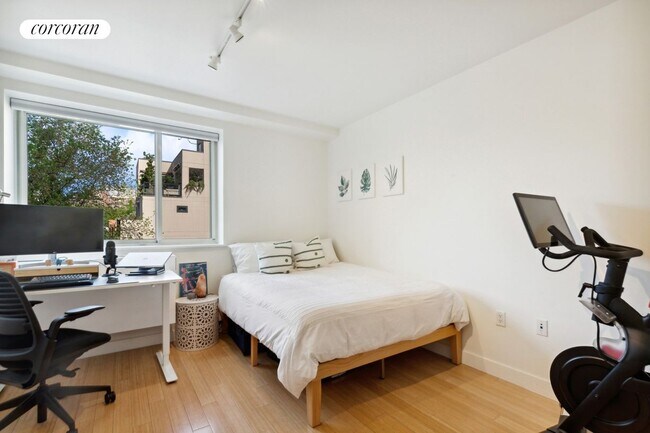Foto del edificio - 301 W 115th St