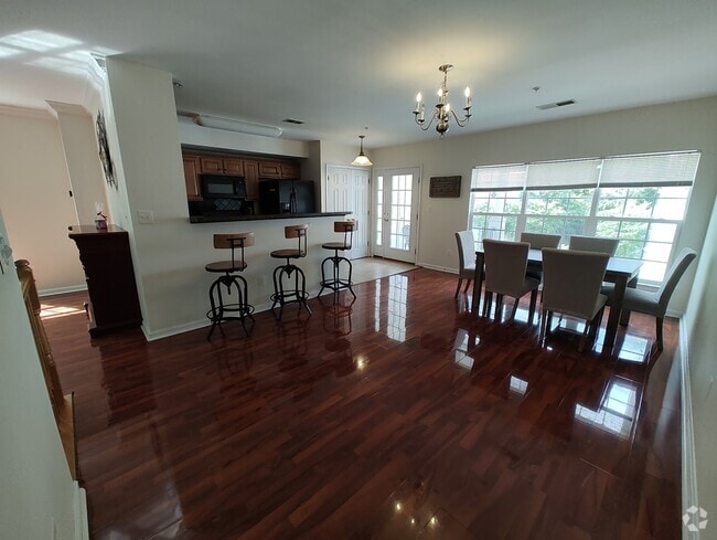 Building Photo - 2147 Hideaway Ct