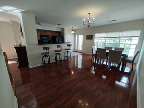 Building Photo - 2147 Hideaway Ct