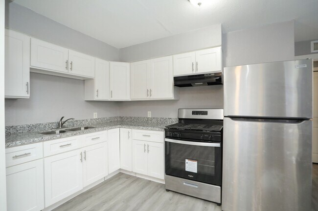 Foto del edificio - 8127 Colonial Ln