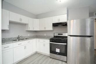 Building Photo - 8127 Colonial Ln