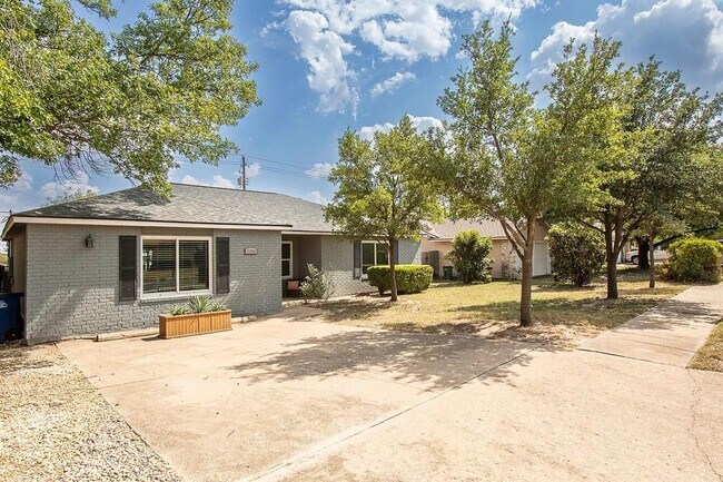 Foto del edificio - 13201 Bourbon St